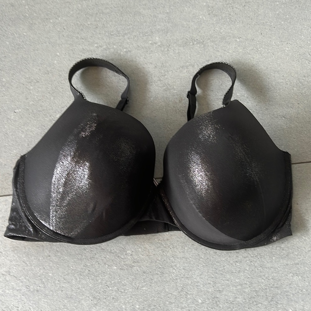 VICTORIAS SECRET BODY BY VICTORIA 40DDD.